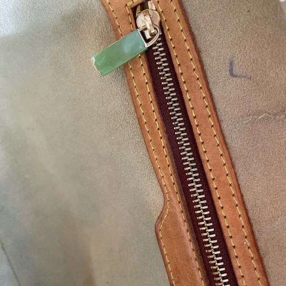 Authentic Louis Vuitton Shoulder Bag - Vintage July 2002, USA made - Picture 7 of 16